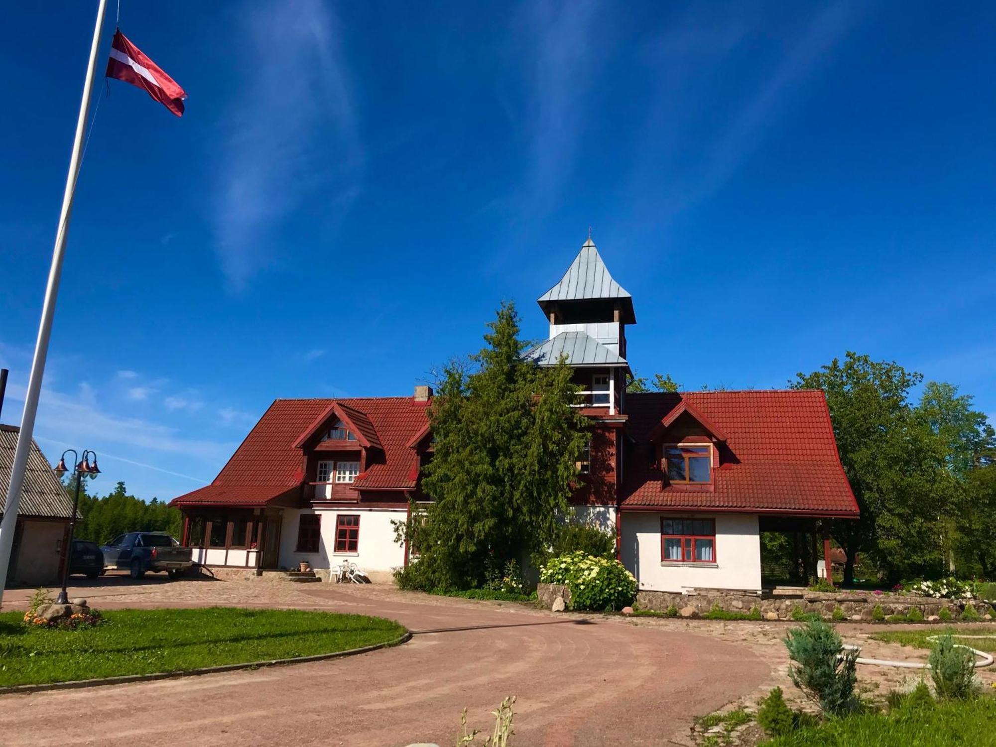 Pilskalni Hotell Ivande Exteriör bild